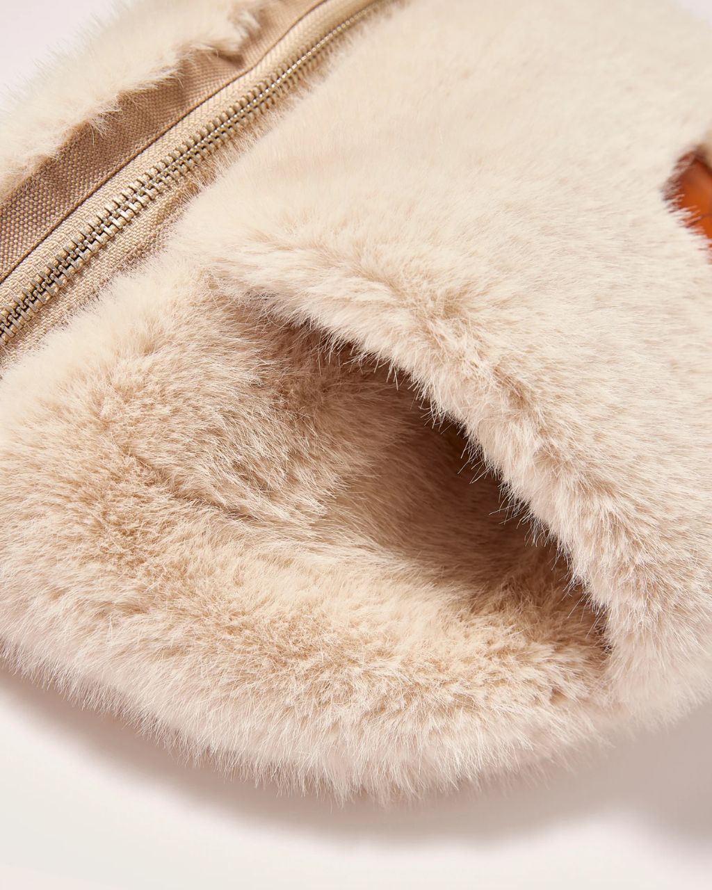 Hoswel Muff Bag